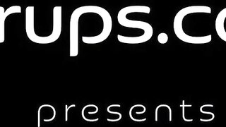 Gorgeous Cougar Brings Her Dildo in the Shower